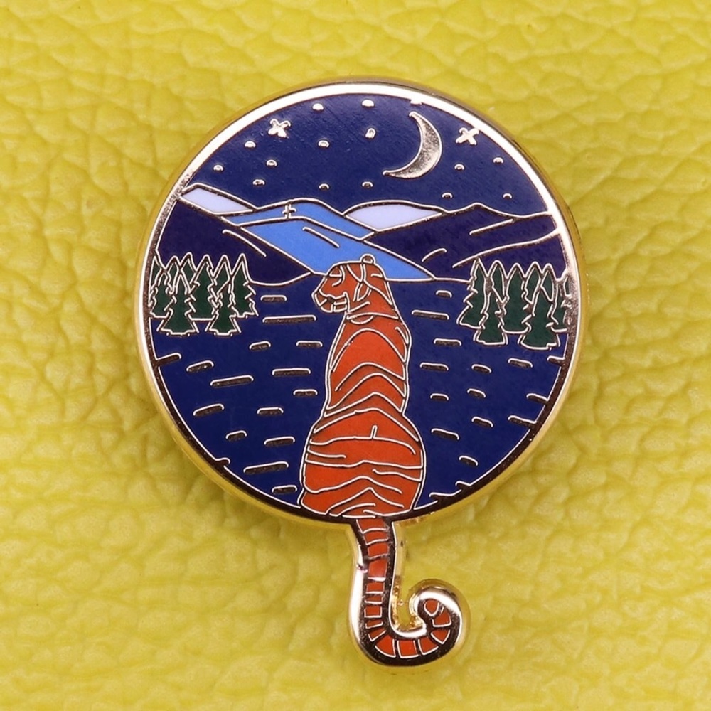 Gorgeous Tiger With Night Scene Gold Enamel Pin